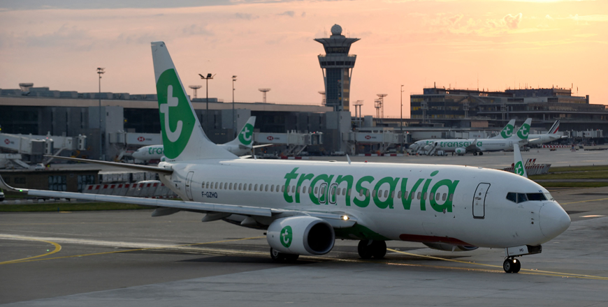 A Transavia Boeing 737-800 is taxiing on the tarmac prior to take off in Paris Orly airport on June 26, 2020 (AFP photo)