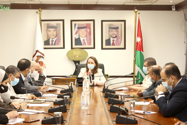 Minister of Industry, Trade and Supply Maha Ali meets with head of the 'Made in Jordan' campaign and a number of officials on Saturday (Petra photo)