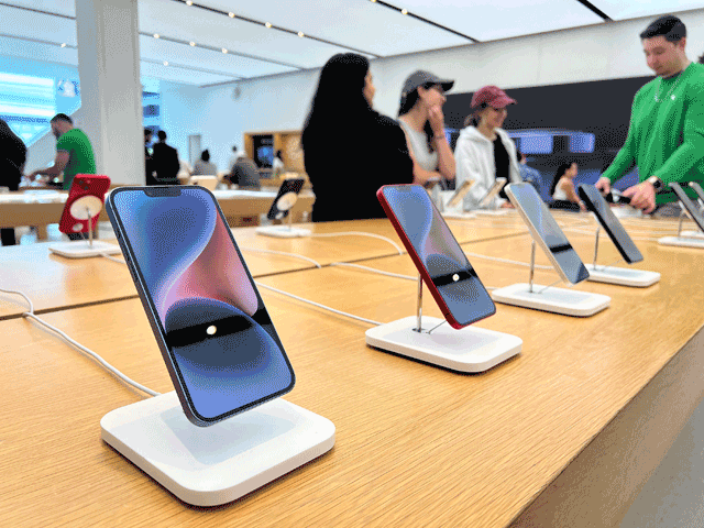 Apple phones on display in an Apple store on Thursday in Miami, Florida (AFP photo)
