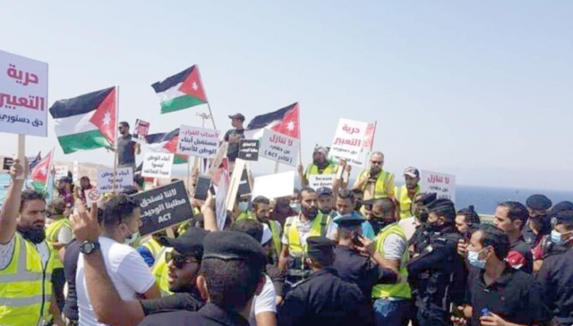 Workers of the Aqaba Company for Ports Operation and Management on Monday resumed work at all of the company's docks after ending a strike, according to the Ports Workers' Union  (Al Rai photo)