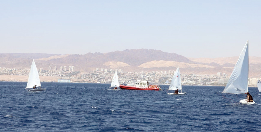 The Aqaba Special Economic Zone Authority, in cooperation with the Jordan Maritime Commission and Prince Hamzah Centre on Sunday began investigating the cause of an oil spill at the berth of the Aqaba container terminal (Petra photo)