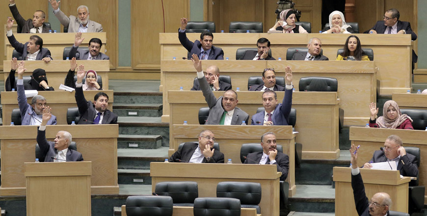 Lower House members vote to abolish the controversial Article 308 of the Penal Code on Tuesday (Petra photo)