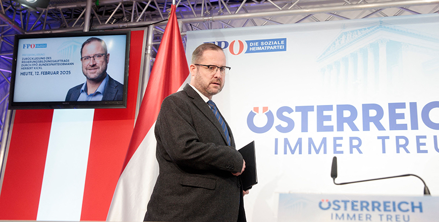 Secretary General Christian Hafenecker of the far-right Freedom Party (FPOe) Herbert Kickl holds a press conference in Vienna on Wednesday (AFP photo)