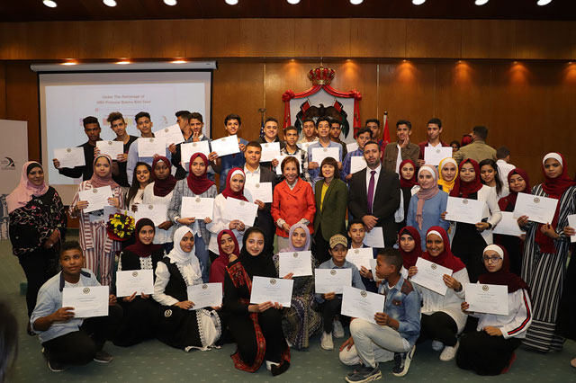  HRH Princess Basma poses for a photo with graduates of the English Access Microscholarship Programme from across the Kingdom on Tuesday (Petra photo)