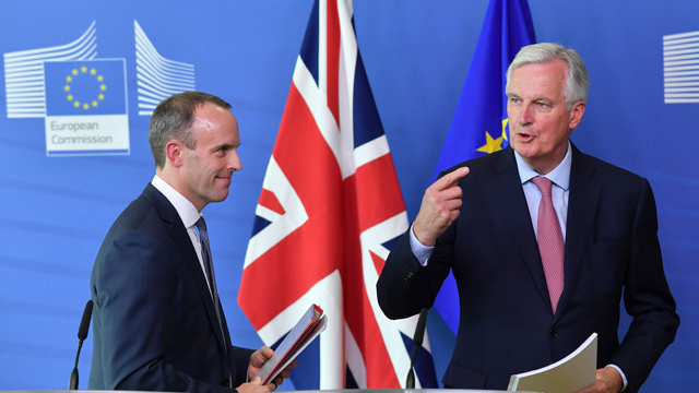 EU Chief Brexit Negotiator Michel Barnier (right) and Britain’s Secretary of State for Exiting the European Union (Brexit Minister) Dominic Raab (left) leave after their joint press conference following their meeting at the European Commission in Brussels on Thursday (AFP photo)
