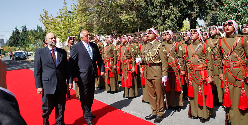  Bulgarian Prime Minister Boyko Borissov checks the guard of honour on Sunday (Petra photo)