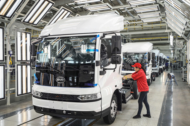 An employee works on a new energy vehicle assembly line at a BYD factory in Huai'an, in China's eastern Jiangsu province on Monday (AFP photo)