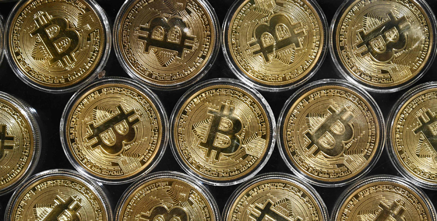 This photo taken on September 24, 2020, shows a physical imitation of a Bitcoin at a cryptocurrency ‘Bitcoin Change’ shop, near Grand Bazaar, in Istanbul (AFP file photo)