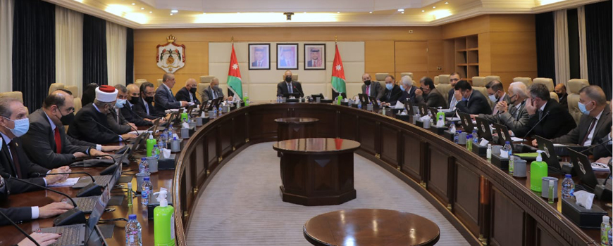 Prime Minister and Minister of Defence Bisher Al Khasawneh chairs a Cabinet meeting on Wednesday (Petra photo)