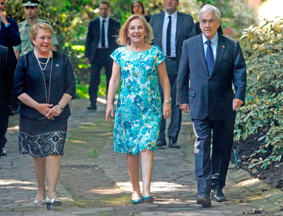 Chilean President-elect Sebastian Pinera (right) walks with his wife Cecilia Morel (centre) and President Michelle Bachelet after a meeting at his residence in Santiago on Monday (AFP photo)