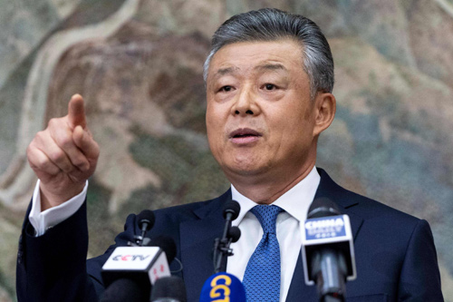 China's Ambassador to Britain Liu Xiaoming speaks to members of the media during a press conference relating to continuing unrest in Hong Kong, at the Chinese embassy in London, on Monday  (AFP photo)