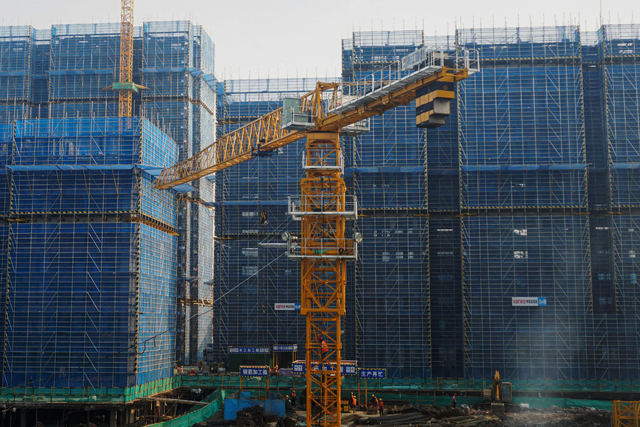 This photo taken on Sunday shows residential buildings under construction by Chinese real estate developer Vanke in Hangzhou, in eastern China's Zhejiang province. (AFP photo)