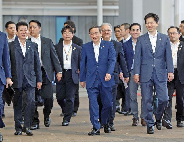 Japan's Chief Cabinet Secretary Yoshihide Suga (centre) inspects the G-20 leaders summit meeting venue, INTEX Osaka in Osaka, on Saturday (AFP photo) 