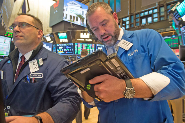 Traders work on the floor at the closing bell of the Dow Industrial Average at the New York Stock Exchange  in New York on Thursday (AFP photo)