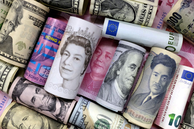 Euro, Hong Kong dollar, US dollar, Japanese yen, pound and Chinese 100 yuan banknotes are seen in this photo illustration, on January 21, 2016 (Reuters file photo)