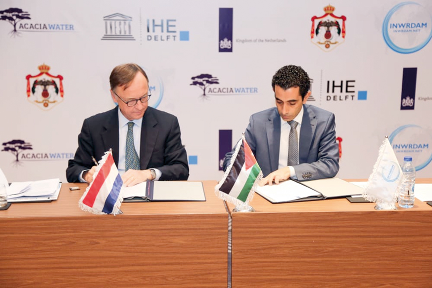 Dutch Ambassador Harry Verweij and Executive Director of INWRDAM Marwan Al Raggad sign an agreement on Sunday  (Photo courtesy of the Dutch embassy)