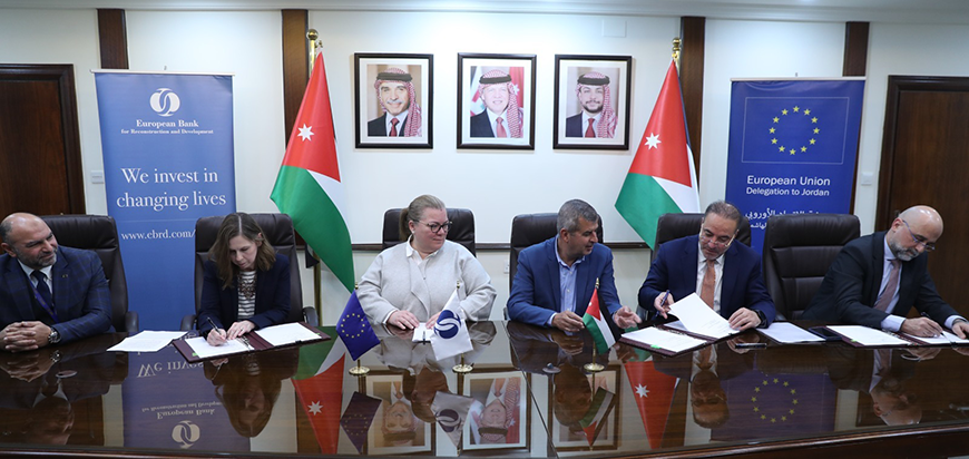 The Ministry of Planning and International Cooperation on Thursday signs loan and guarantee agreements totalling $56.5 million with the European Bank for Reconstruction and Development (EBRD) to support the North Green Station and Power Transmission Lines Project (Petra photo)