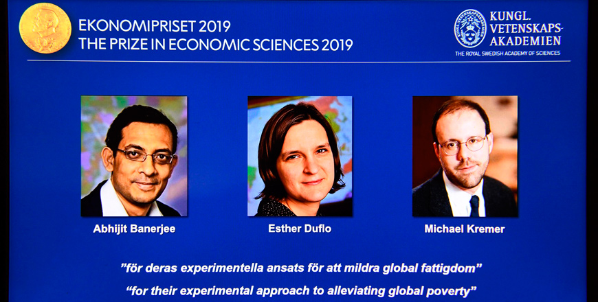 A computer screen displays the co-winners of the 2019 Sveriges Riksbank Prize in Economic Sciences in Memory of Alfred Nobel (left - right) Abhijit Banerjee, Esther Duflo and Michael Kremer during a press conference at the Royal Swedish Academy of Sciences in Stockholm, Sweden, on Monday  (AFP photo)
