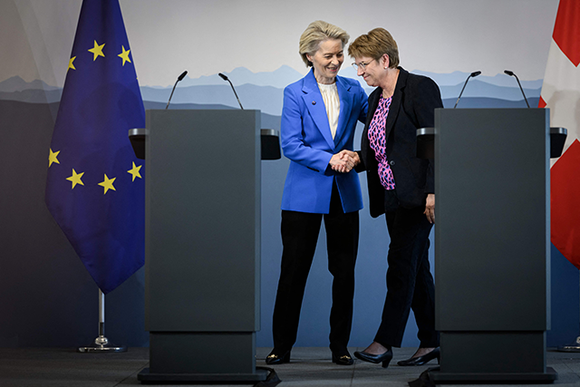 Swiss President Viola Amherd shakes hands with European Commission President Ursula von der Leyen after a statement in Bern on Friday  (AFP photo)
