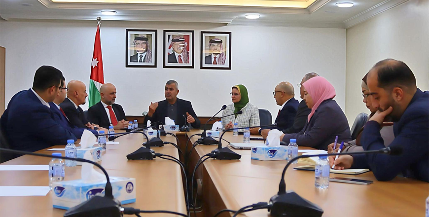 The National Electric Power Company (NEPCO) and the Egyptian Electricity Transmission Company (EETC) on Thursday renews their electric power exchange agreement (Petra photo)