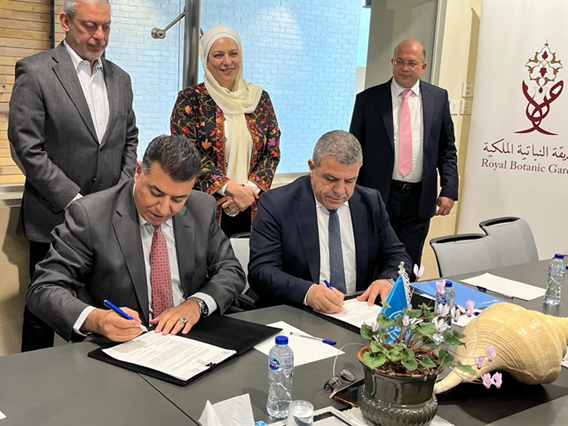 FAO Representative in Jordan Nabil Assaf and Minister of Agriculture Khalid Hneifat sign an agreement in the presence of HRH Princess Basma Bint Ali on Sunday (Photo courtesy of FAO)