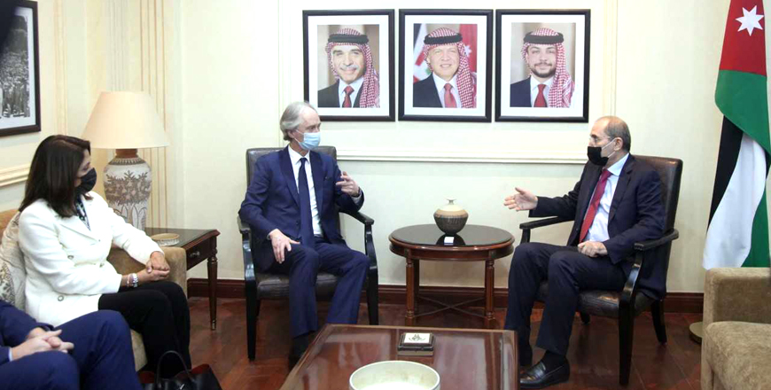 Deputy Prime Minister and Foreign Minister Ayman Safadi meets with UN Special Envoy to Syria Geir Pedersen on Sunday (Petra photo)