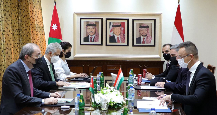 Deputy Prime Minister and Foreign Minister Ayman Safadi holds talks with Hungarian Minister for Foreign Affairs and Trade Peter Szijjarto on Wednesday  (Photo courtesy of Foreign Ministry)