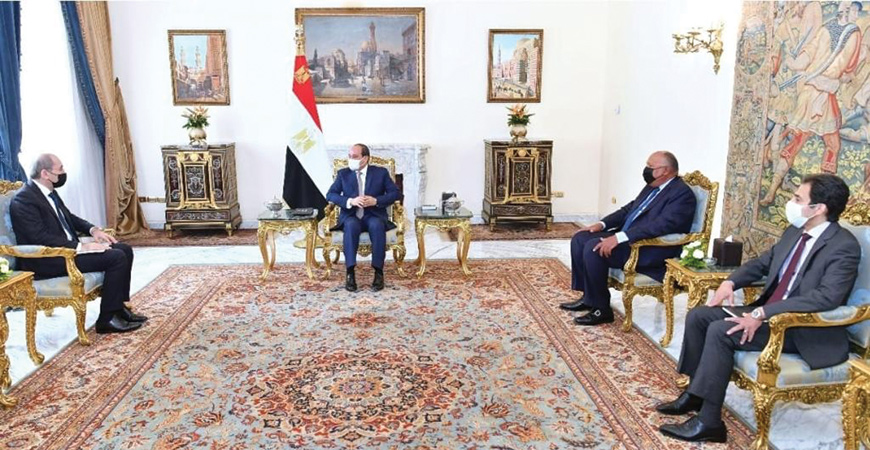 Deputy Prime Minister and Foreign Minister Ayman Safadi meets with Egyptian President Abdel Fattah El Sisi on Monday (Photo courtesy of Foreign Ministry)