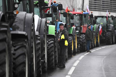 Farmers with tractors enter the city centre of Poznan during a protest across Poland on Friday (AFP photo)