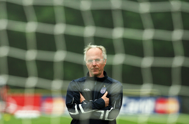 Swedish head coach of the English team Sven-Goran Eriksson is seen during a training session at the Mittelbergstadion in Buhlertal 28 June 2006 (AFP photo)