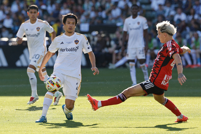 Miki Yamane #2 of Los Angeles Galaxy battles for possession with John Tolkin #47 of New York Red Bulls during the 2024 MLS Cup Final at Dignity Health Sports Park on Sunday in Carson, California (AFP photo)