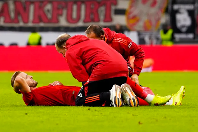 This is the second game in as many Bundesliga matches Kane has gone off injured (AFP photo)