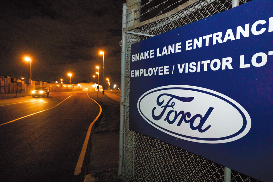 A vehicle exits out of the Ford Windsor Engine Plant as negotiations continue past the 11:59pm strike deadline on Tuesday in Windsor, Canada (AFP photo)