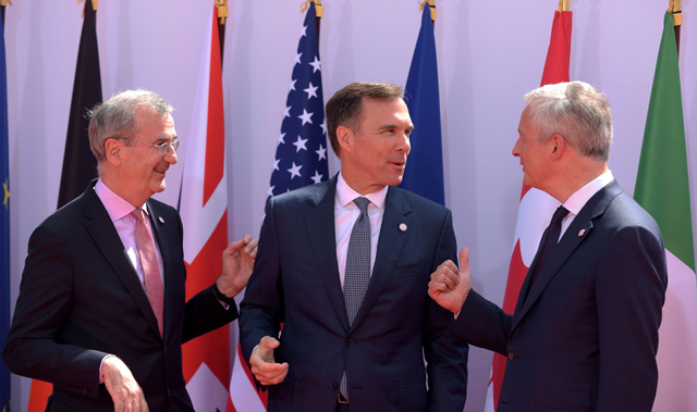 French Finance and Economy Minister Bruno Le Maire (right) and Banque de France Governor Francois Villeroy de Galhau (left) greet Canadian Finance Minister Bill Morneau (centre) at the Group of 7 Finance Ministers and Central Bank Governors’ meeting in Chantilly on Wednesday   (AFP photo)