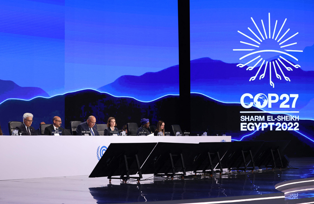 Egypt's Foreign Minister Sameh Shukri, heads the closing session of the COP27 climate conference, at the Sharm El Sheikh International Convention Centre in Egypt's Red Sea resort city of the same name, on Sunday (AFP photo)
