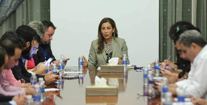 Minister of State for Media Affairs and Government Spokesperson Jumana Ghunaimat speaks during a meeting at the Prime Ministry on Sunday  (Petra photo)