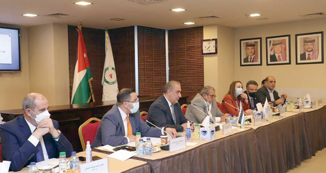 Ministers meet with the Jordan Chamber of Commerce's board of directors on Tuesday to discuss priorities for the next two years to realise economic growth (Petra photo)