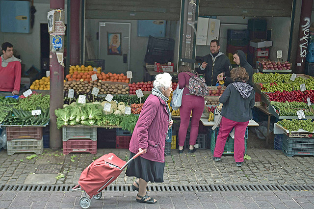 People shop at Athens main green market in city's centre on Friday (AFP photo)