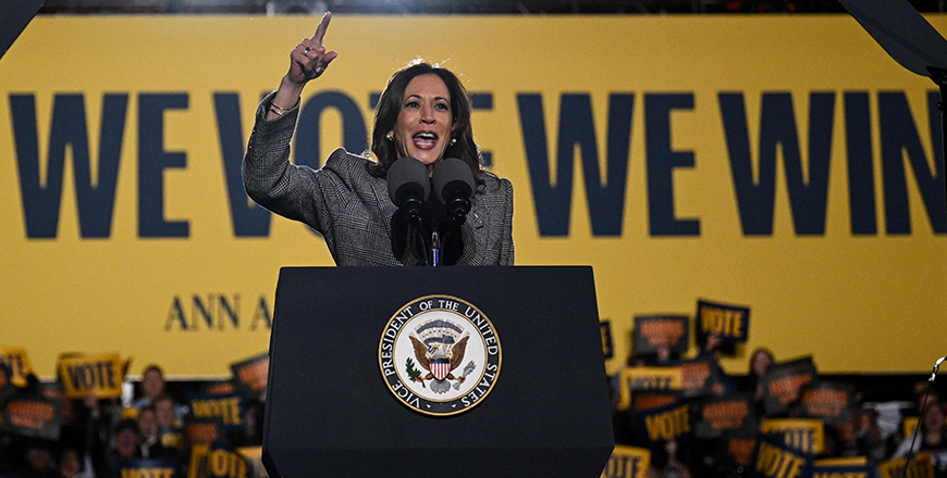 US Vice President and Democratic presidential candidate Kamala Harris speaks during a campaign rally at Burns Park in Ann Arbor, Michigan, October 28, 2024 (AFP photo)