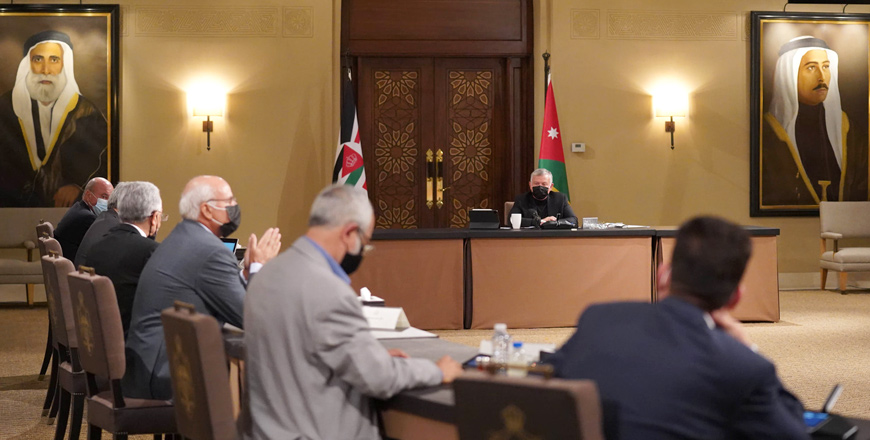His Majesty King Abdullah meets with the Senate president and heads of a number of its committees at Al Husseiniya Palace on  Sunday (Photo courtesy of Royal Court)