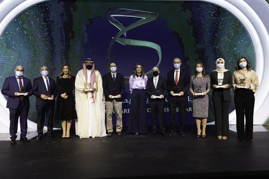 Her Majesty Queen Rania and HRH Princess Ghida Talal pose for a group photo with the recipients of the 2021 King Hussein Award for Cancer Research on Sunday during an award ceremony (Photo courtesy of Royal Court)