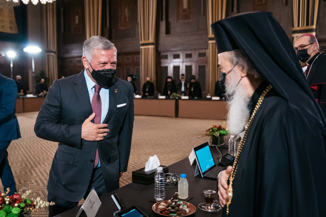 His Majesty King Abdullah meets with church leaders from Jordan and Jerusalem at Al Husseiniya Palace on Tuesday (Photo courtesy of Royal Court)