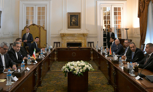 Egypt’s Foreign Minister Badr Abdelatty (2nd-R) meets with his counterpart from Iran Abbas Araghchi (2nd-L) in Cairo on Thursday (AFP photo)
