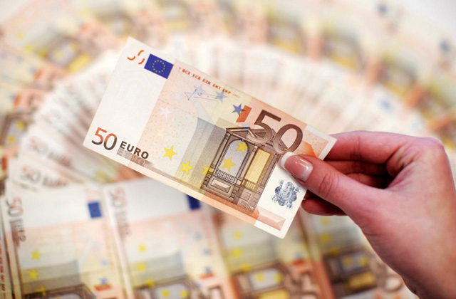 The euro rises to a near two-week high on Monday  (Reuters file photo)