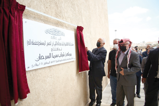 Royal Court Chief Yousef Issawi inaugurates a Royal initiative project in Mafraq on Saturday (Petra photo)