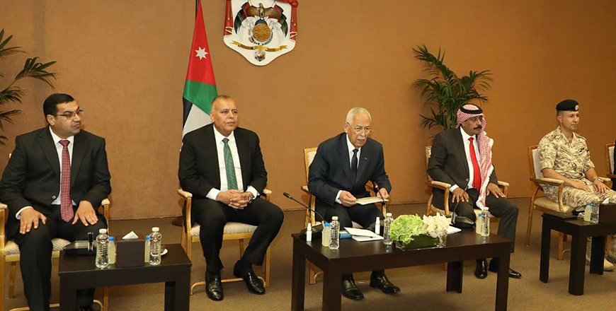 Royal Court Chief Yousef Issawi meets with leaders and representatives of Zarqa's Ruseifa District at the Royal Hashemite Court on Monday (Petra photo)