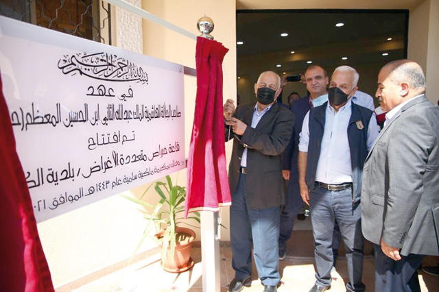 Royal Court chief Yousef inaugurates a Royal initiative project in Irbid Governorate on Saturday (Petra photo)