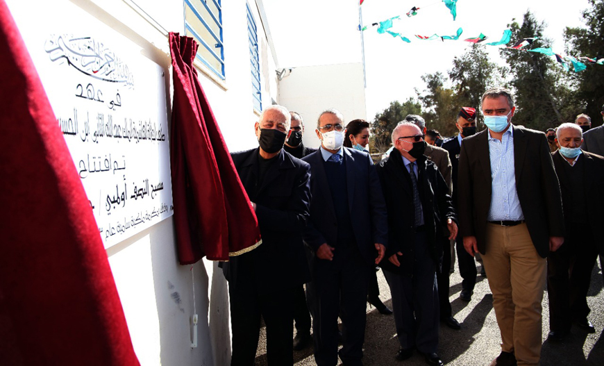Royal Court Chief Yousef Issawi inaugurates a number of development projects in Mafraq on Saturday  (Petra photo)