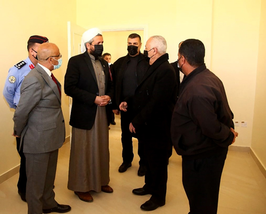 Royal Court Chief Yousef Issawi meets with dignitaries and community members in Tafileh on Sunday (Petra photo)