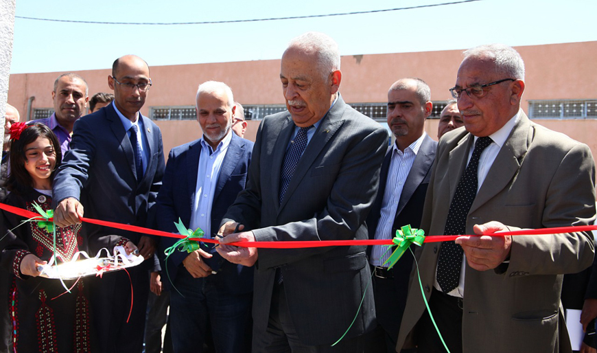 Royal Court chief Yousef Issawi inaugurates a Royal initiative on Tuesday (Petra photo)